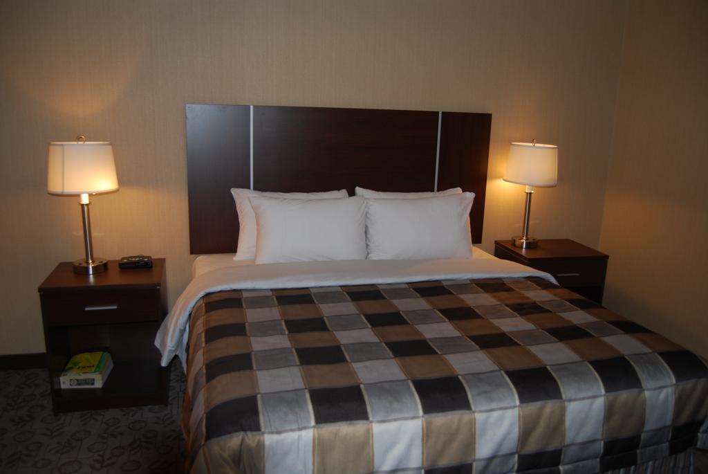 Days Inn By Wyndham Brampton Phòng bức ảnh