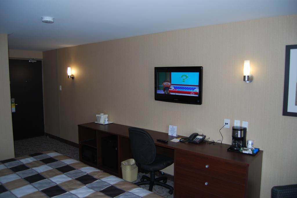 Days Inn By Wyndham Brampton Ngoại thất bức ảnh